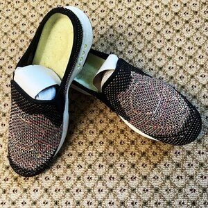 New in Box - Easy Spirit Takeknit Clogs Size 10.5 M - Pretty!